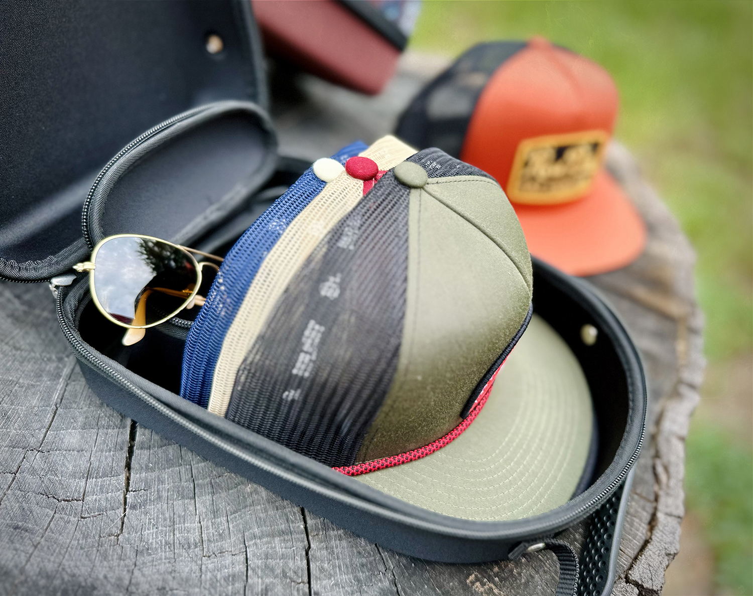 CAP CARRIER W SUNGLASS CASE